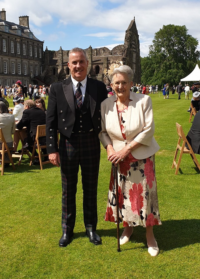 Alloa resident, Gordon Murray and mother May on  the lawn