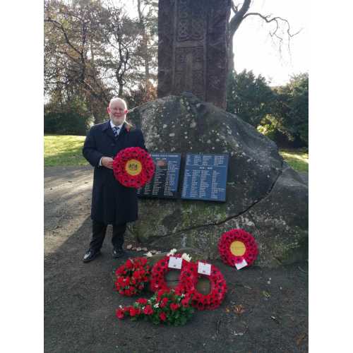Tullibody  War Memorial - Craig Dunbar with the Lieutenancy Wreath